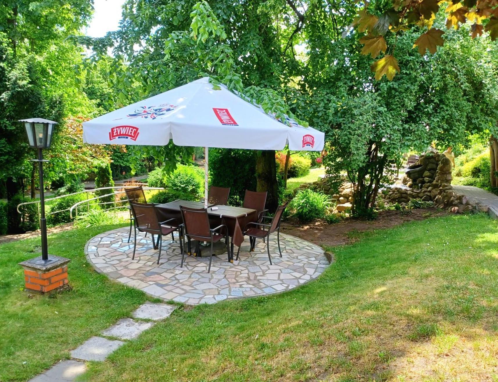גניזנו Hotel Adalbertus מראה חיצוני תמונה