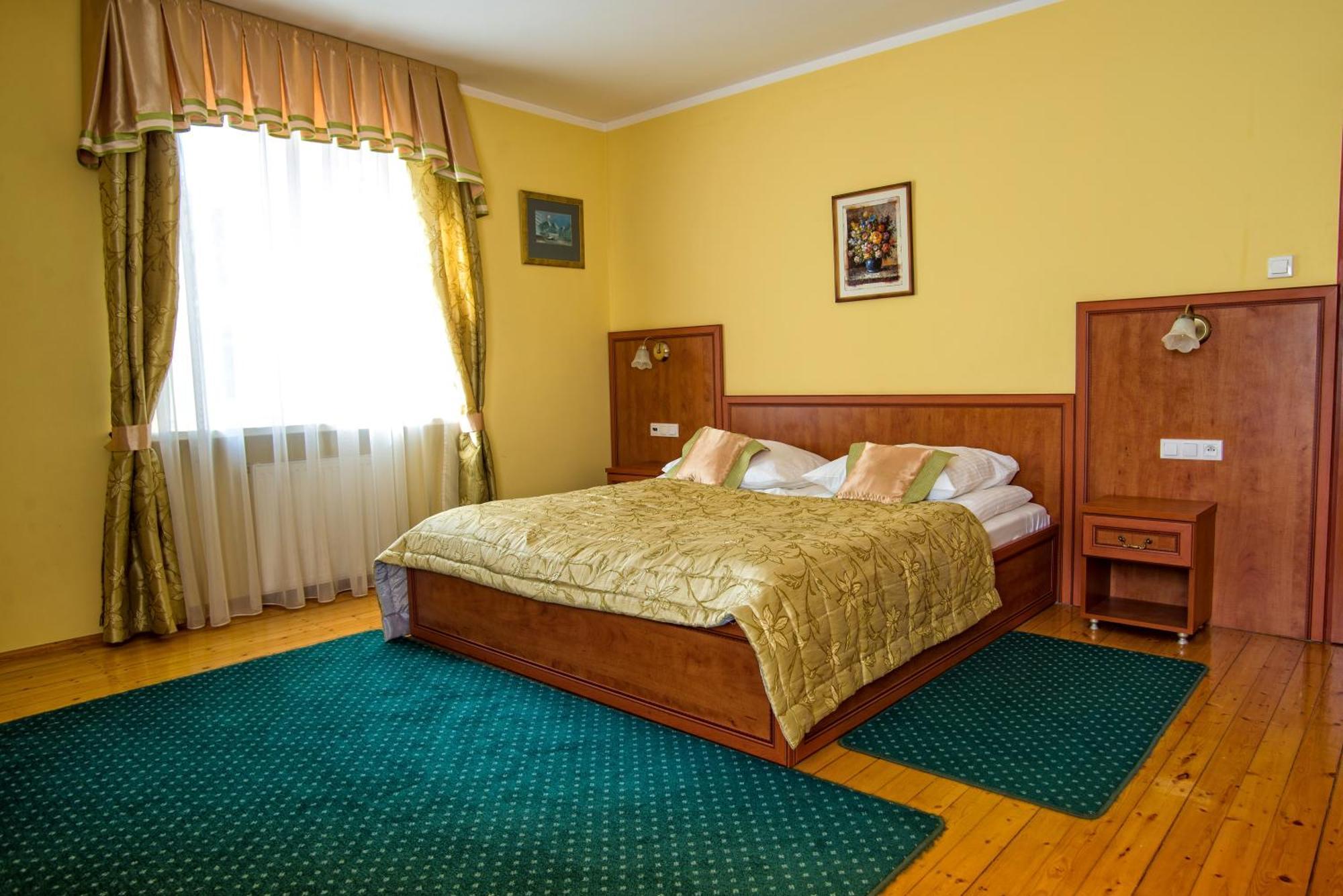 גניזנו Hotel Adalbertus מראה חיצוני תמונה