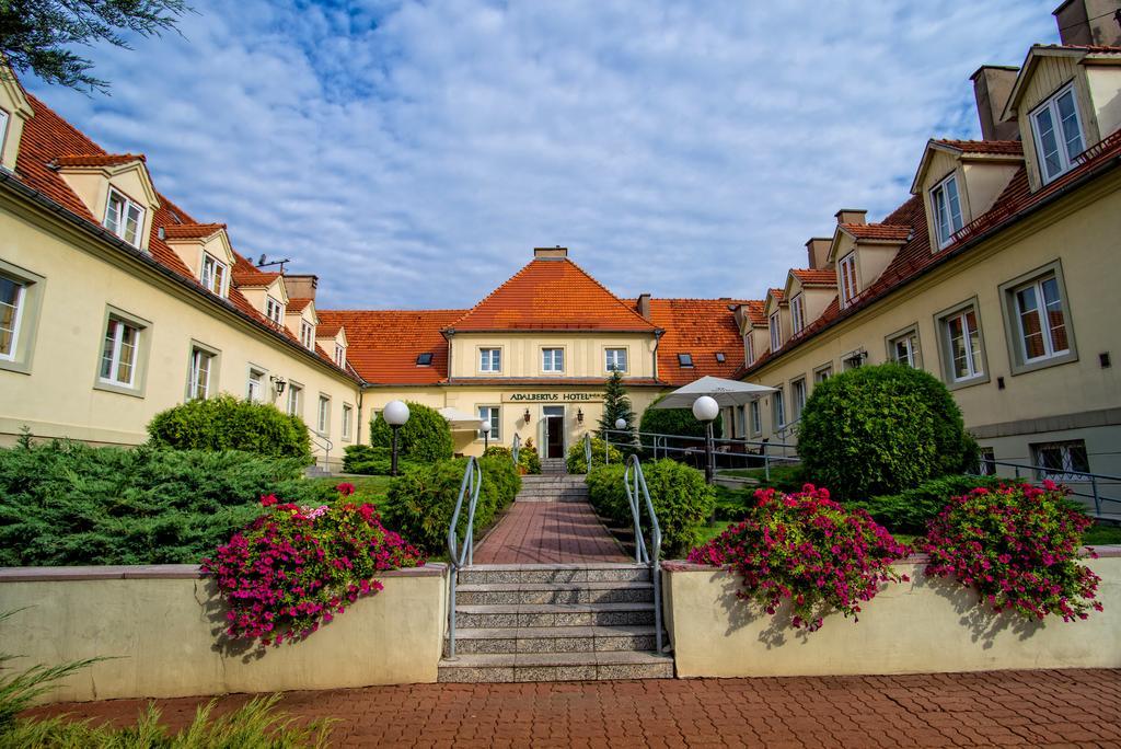 גניזנו Hotel Adalbertus מראה חיצוני תמונה